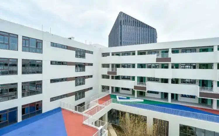 巴城高等中学简介概略(建校汗青、地点、师资、校训、情况)