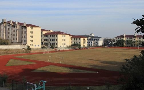 姑苏市东山中学简介概略(建校汗青、地点、师资、校训、情况)