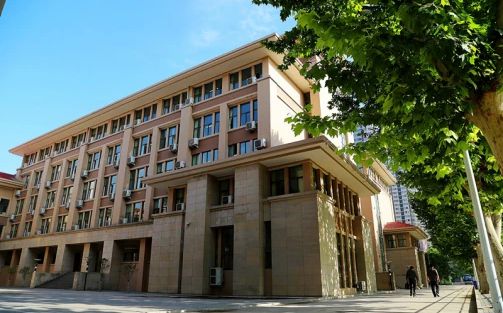 郑州市第二高等中学简介概略（建校汗青、地点、师资、校训、情况）