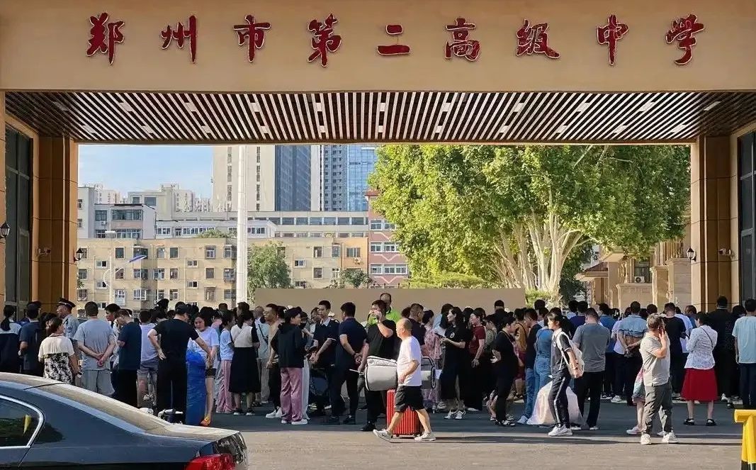 郑州市第二高等中学在郑州的排名第几,南外属于甚么层次?