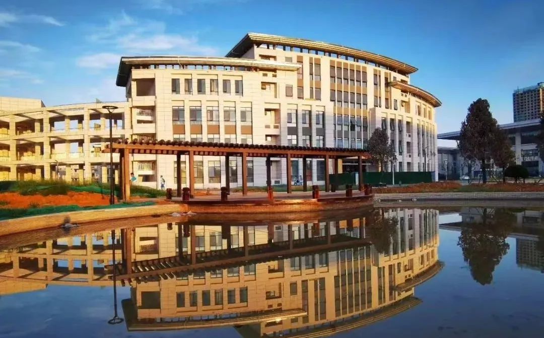 郑州市第四高等中学有几个校区_别离在那里?