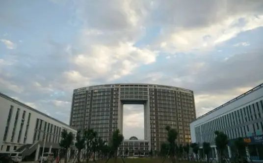 郑州市第十中学简介概略（建校汗青、地点、师资、校训、情况）