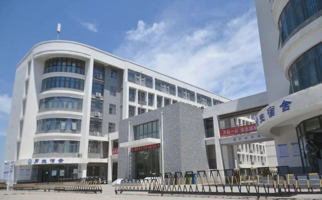郑州市第十中学是公立仍是私立,是重点中学吗？