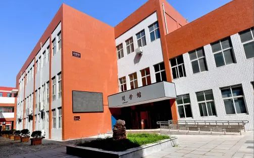 郑州市第一零一中学简介概略（建校汗青、地点、师资、校训、情况）