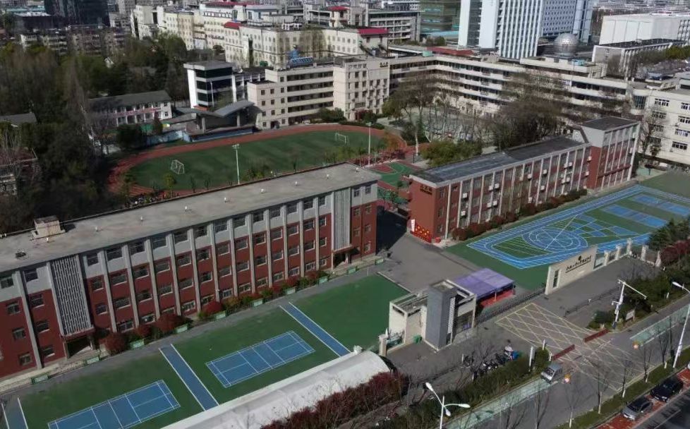 合肥产业大学从属中学是公立仍是私立,是重点中学吗？