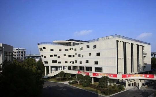 杭州市长河高等中学是公立仍是私立,是重点中学吗？