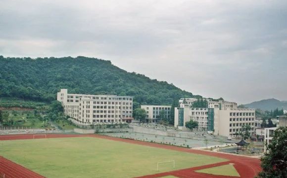 杭州市西湖高等中黉舍区在哪_在哪一个区?