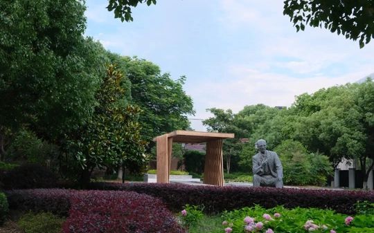 杭州市夏衍中学是公立仍是私立,是重点中学吗？