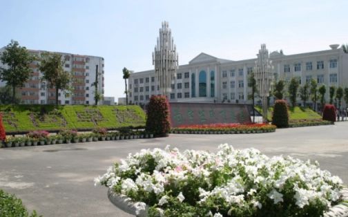 哈尔滨师范大学从属中学是公立仍是私立,是重点中学吗？