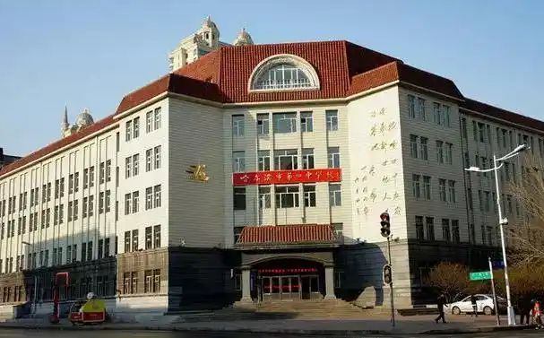 哈尔滨市第四中黉舍校区在哪_在甚么区？