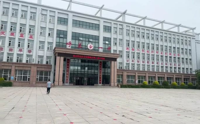 哈尔滨市呼兰区第一中黉舍校区在哪_在甚么区？