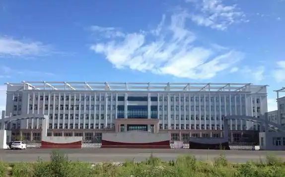哈尔滨市呼兰区第一中黉舍是公立仍是私立,是重点中学吗？