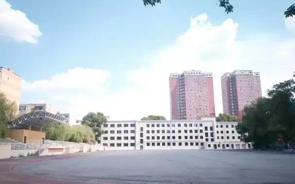 哈尔滨市第十二中黉舍简介概略（建校汗青、地点、师资、校训、情况）
