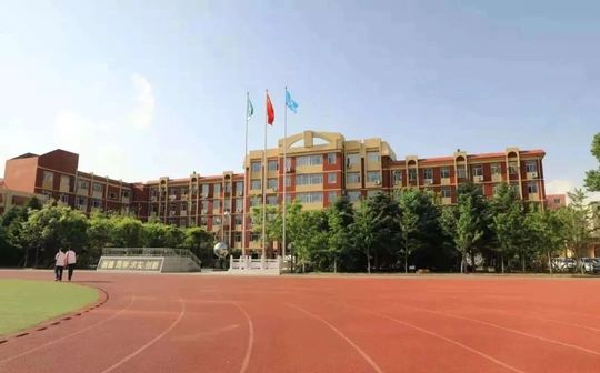 沈阳市第二十七中学是公立仍是私立,是重点中学吗？