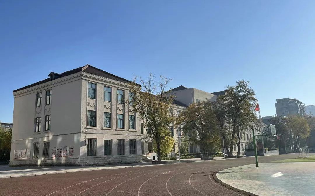 沈阳市第四中学是公立仍是私立,是重点中学吗?