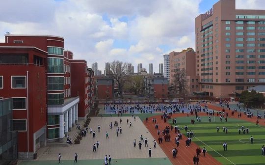 沈阳市第五中学是公立仍是私立,是重点中学吗？