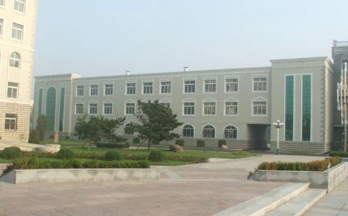 沈阳市第三十中学是公立仍是私立,是重点中学吗？