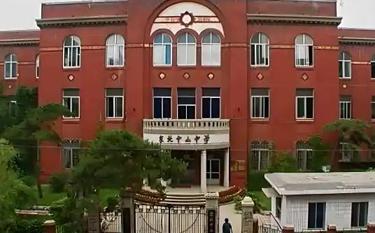 西南中山中学简介概略(建校汗青、地点、师资、校训、情况)