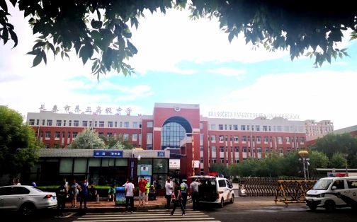 长春市养正高等中学是公立仍是私立,是重点中学吗?
