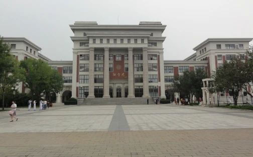 南开中学简介概略（建校汗青、地点、师资、校训、情况）