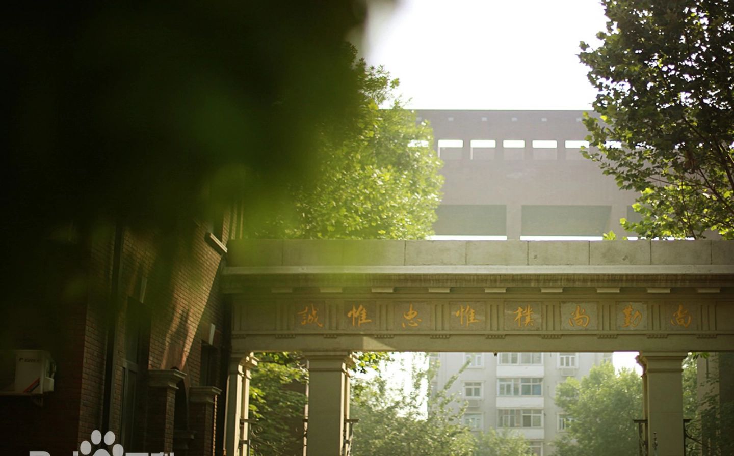 天津市耀华中学是公立仍是私立,是重点中学吗?