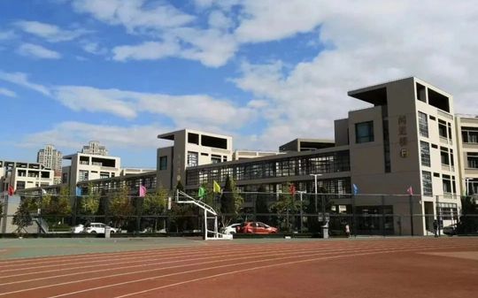 天津市第四十二中学简介概略(建校汗青、地点、师资、校训、情况)