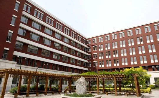 天津市第五十五中学是公立仍是私立,是重点中学吗？