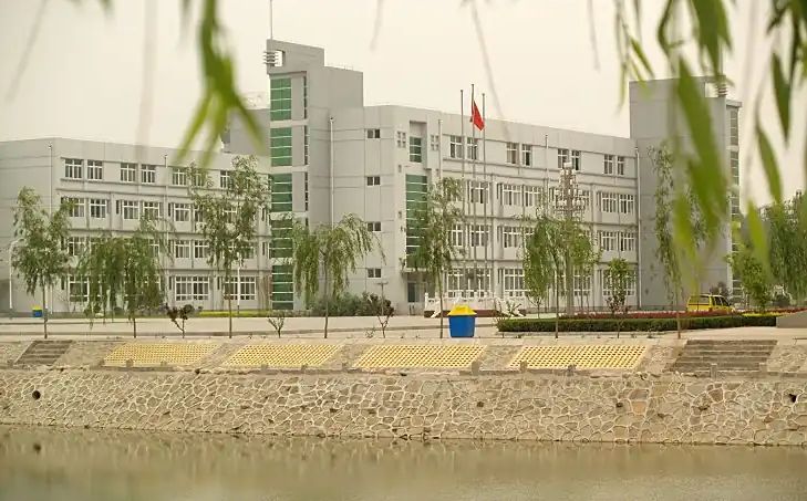 天津市宝坻区第一中黉舍区在哪_在甚么区？