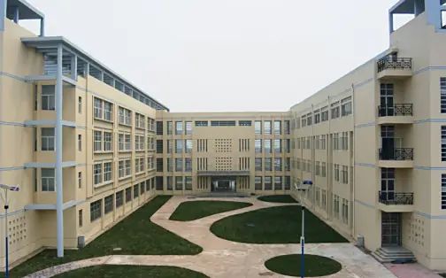 大港第一中学简介概略（建校汗青、地点、师资、校训、情况）