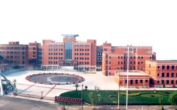 北都门范大学天津从属中学是公立仍是私立,是重点中学吗？