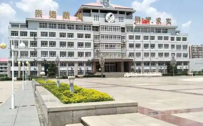 天津市静海区第一中学是公立仍是私立,是重点中学吗？