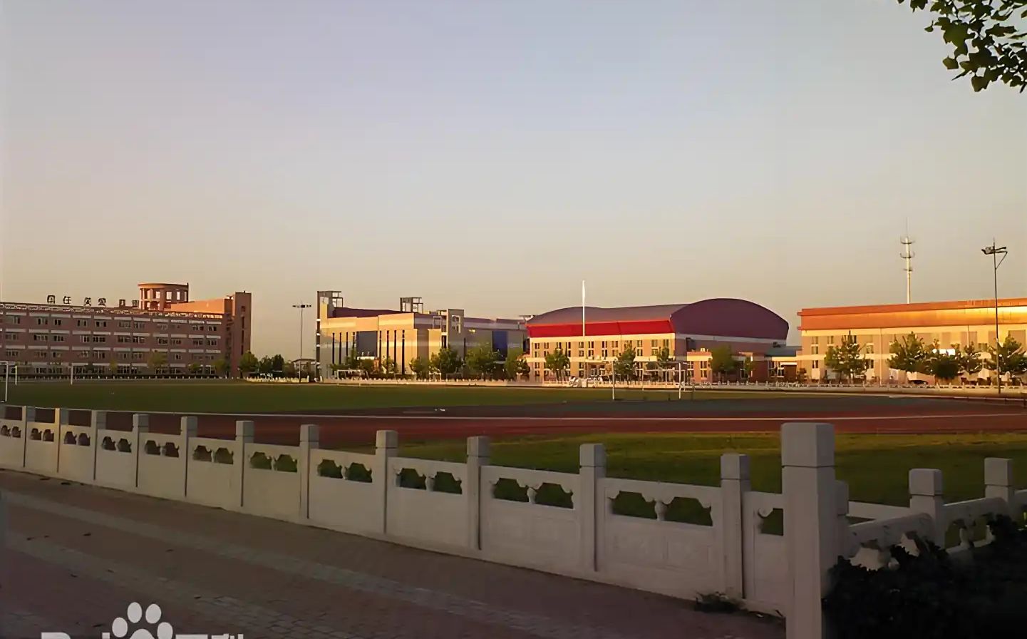 天津市第一百中学是公立仍是私立,是重点中学吗?