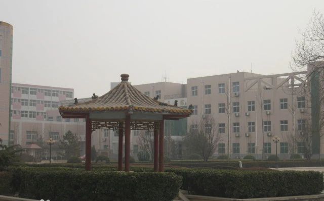 藁城区第一中学是公立仍是私立,是重点中学吗？