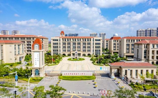 山东省青岛第五十八中学是公立仍是私立,是重点中学吗？