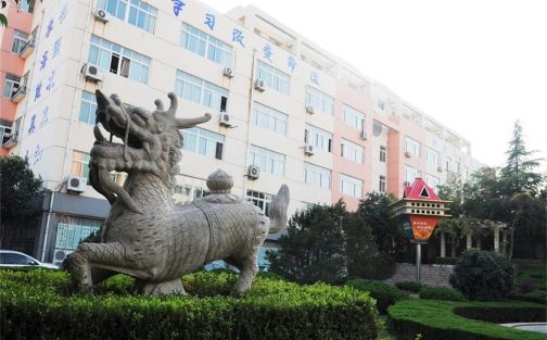 山东省济南中学是公立仍是私立,是重点中学吗？
