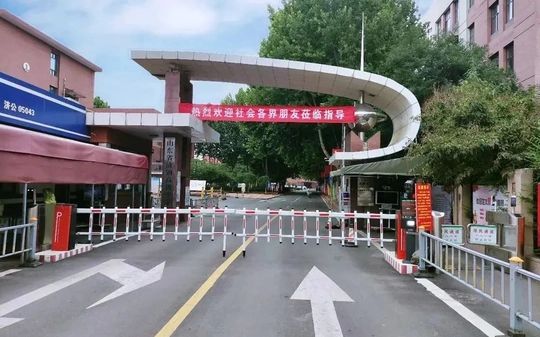 山东省济钢高等中黉舍区在哪_在甚么区？