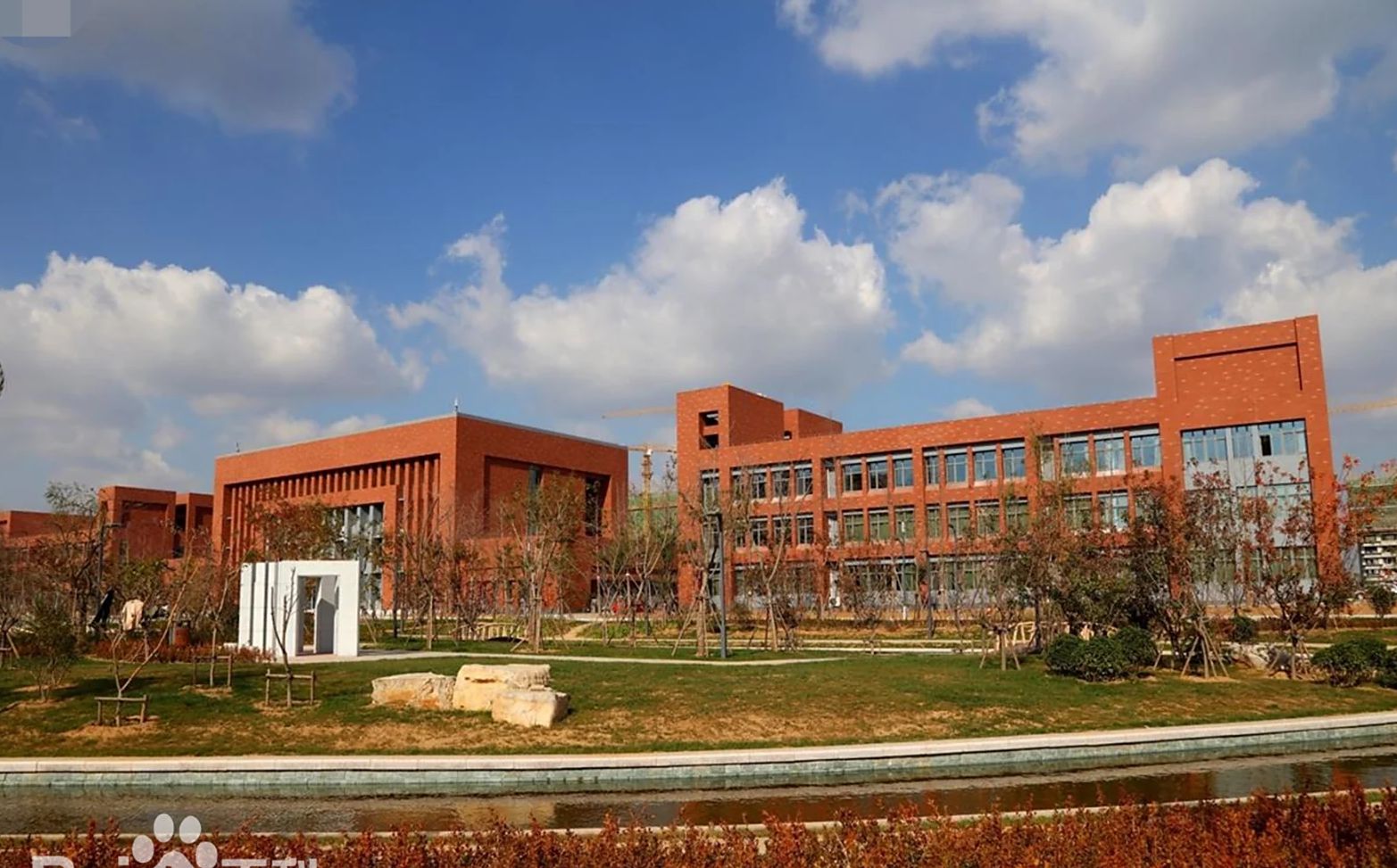 济南市章丘区第四中学是公立仍是私立,是重点中学吗？