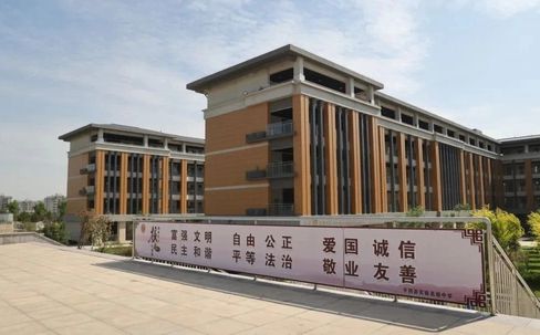 平阴县尝试高等中黉舍区在哪_在甚么区？