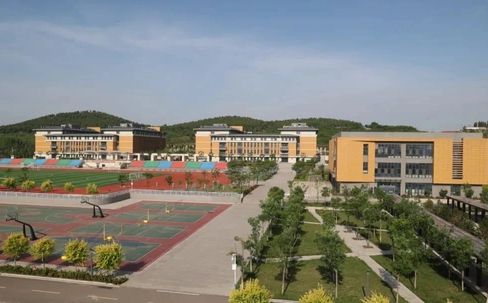 平阴县尝试高等中学是公立仍是私立,是重点中学吗？