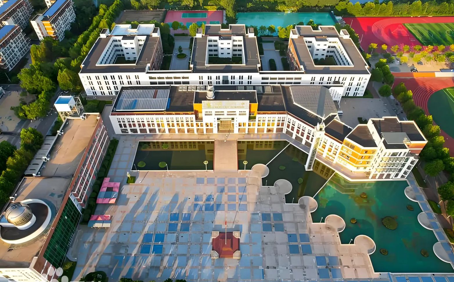 胶南第一高档中学是公立仍是私立,是重点中学吗?