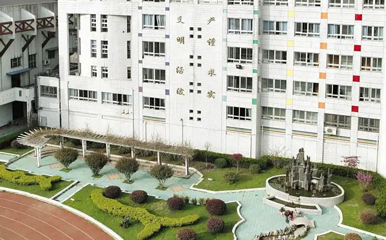优游市第一中黉舍区在哪_在甚么区？