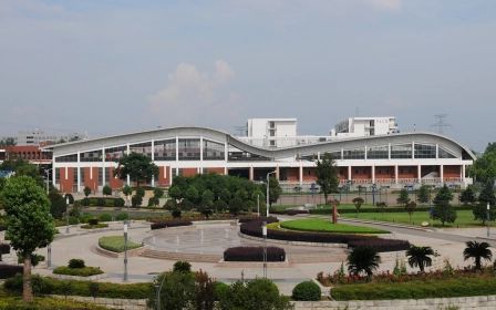 华中师范大学第一从属中黉舍区在哪_在甚么区?