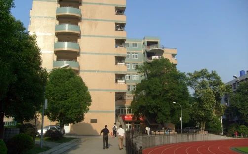 优游市第十四中黉舍区在哪_在甚么区?