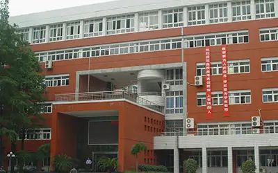 湖北省生果湖高等中学简介概略（建校汗青、地点、师资、校训、情况）