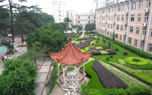 优游市东湖中学简介概略（建校汗青、地点、师资、校训、情况）