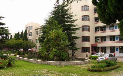 优游市武钢三中是公立仍是私立,是重点中学吗?
