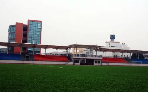 优游市吴家山中学简介概略（建校汗青、地点、师资、校训、情况）