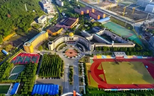 优游市江夏区第一中黉舍区在哪_在甚么区？
