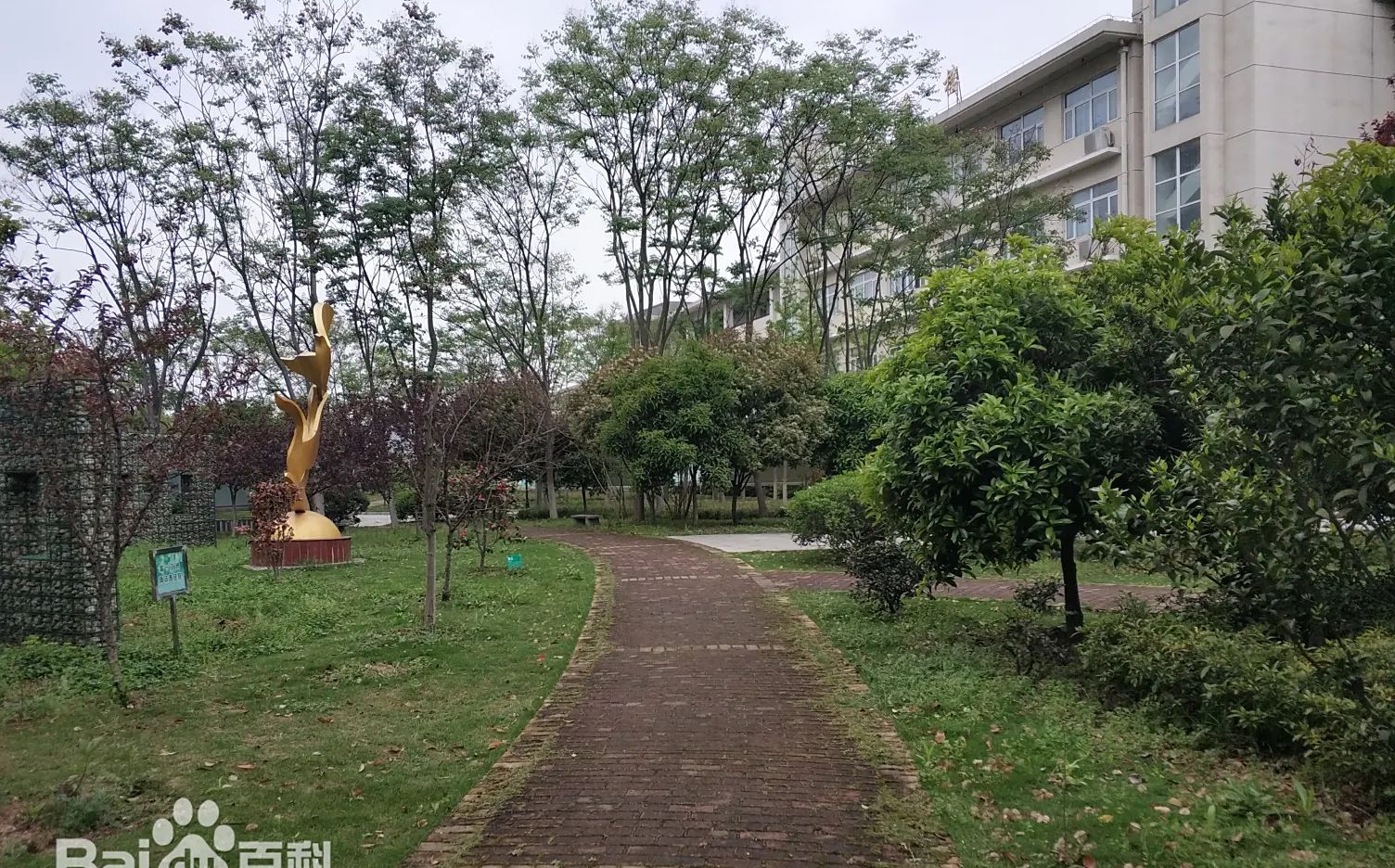 优游市汉南第一中学是公立仍是私立,是重点中学吗？