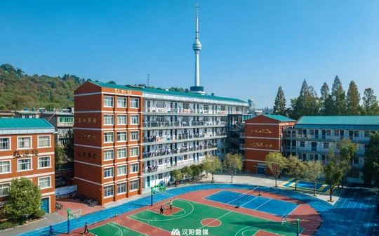 优游市弘桥中学是公立仍是私立,是重点中学吗？